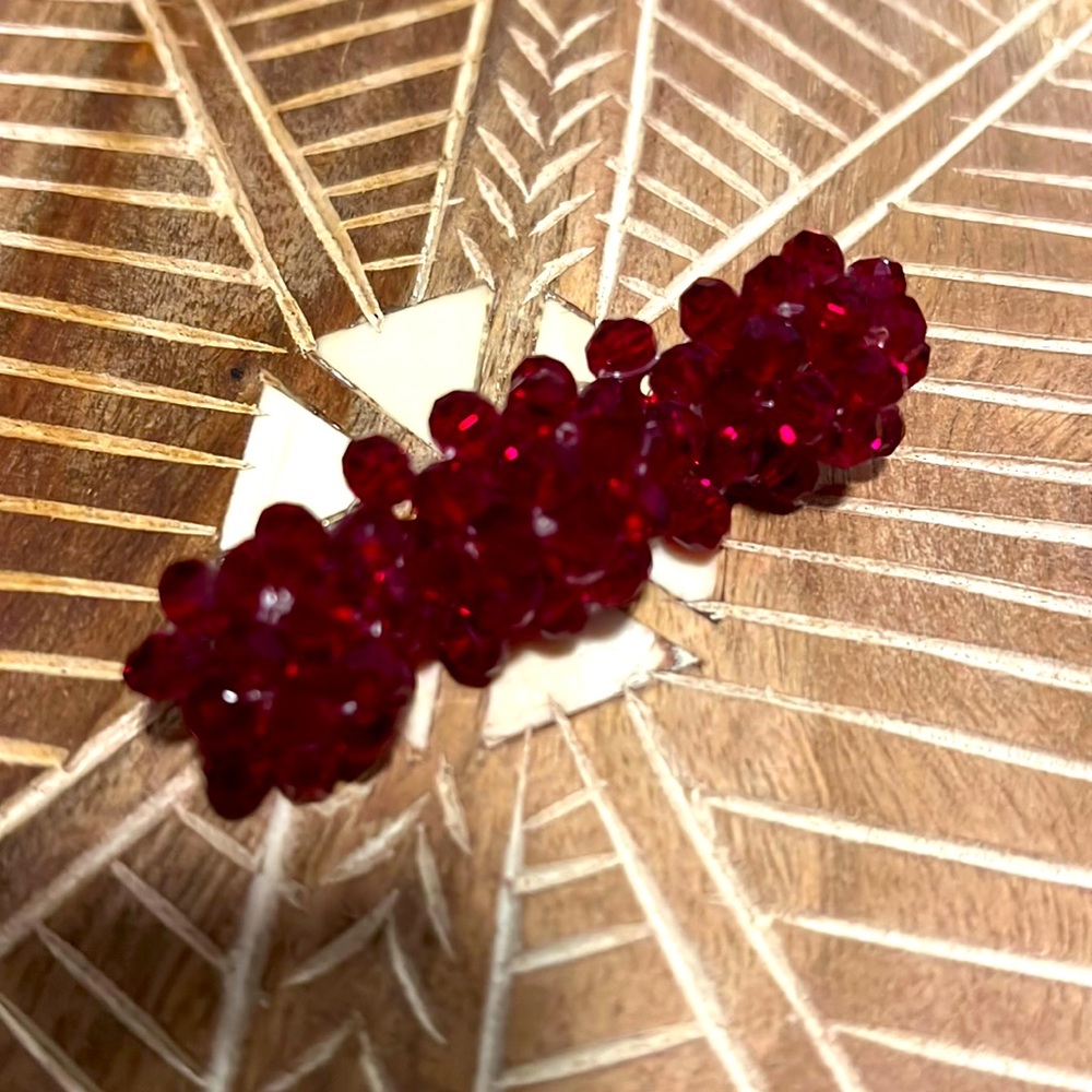 Red crystal hair clip. Band new